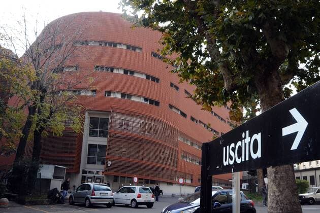 Antonio Cassano (AC Mailand) liegt nach einem leichten Hirnschlag in einer Poliklinik in Mailand auf der Abteilung für Neurologie  o0 Gebäude Totale
