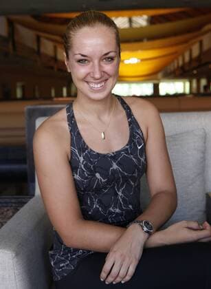 Commonwealth Bank Tournament of Champions 2011, WTA Tennis Damen Tour, Damen Hallen Tennis Turnier in Bali ,Indonesien, Sabine Lisicki (GER),sitzend,privat, Einzelbild,Portrait,Halbkoerper, Hochformat,privat,
