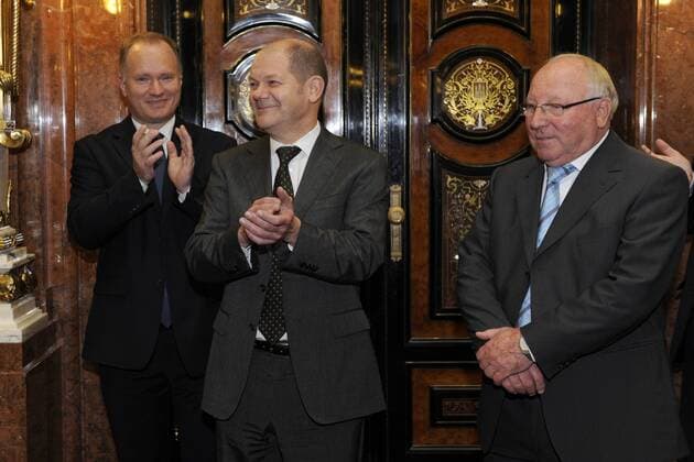 Michael Neumann Sportsenator, Olaf Scholz Erster Bürgermeister, Uwe Seeler, - 25. UWE SEELER PREIS - Hamburg 02. 11. 2011