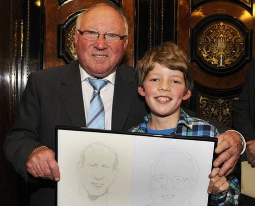 Uwe Seeler, Liam Tomke Tanzen 10 Jahre Komet Blankenese. Gewonnen beim Bilderwettbewerb. - 25. UWE SEELER PREIS - Hamburg 02. 11. 2011
