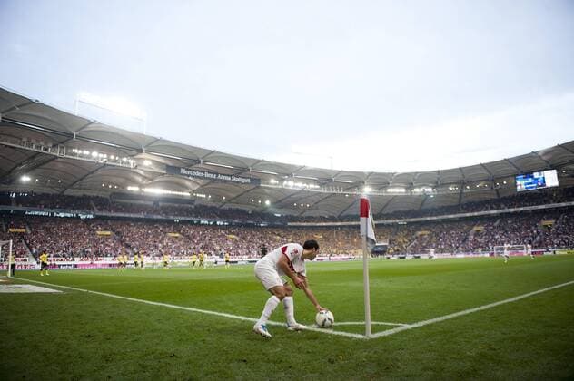 allgemein, , Randmotiv, Tamas HAJNAL (S) an der Eckfahne, Eckball, in der Mercedes Benz Arena, Fussball 1. Bundesliga, Spieltag 11, VfB Stuttgart (S) - Borussia Dortmund (DO) 1:1, am 29.10.2011 in Stuttgart Deutschland