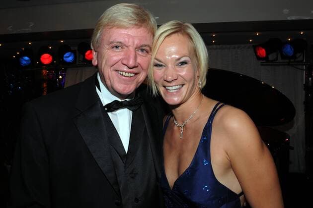 05.11.2011 - 30. Sportpresseball, Alte Oper Frankfurt. Ministerpräsident Hessen Volker Bouffier mit Schiedsrichterin Bibiana Steinhaus o0 Fußball Frauenfußball people