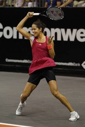 Commonwealth Bank Tournament of Champions 2011, WTA Tennis Damen Tour, Damen Hallen Tennis Turnier in Bali ,Indonesien, Finale,Endspiel, Ana Ivanovic (SRB),Aktion,Einzelbild,Hochformat,Ganzkoerper,