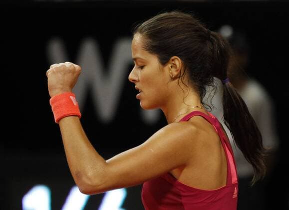 Commonwealth Bank Tournament of Champions 2011, WTA Tennis Damen Tour, Damen Hallen Tennis Turnier Bali ,Indonesien, Finale,Endspiel, Siegerehrung, Präsentation, Ana Ivanovic (SRB) macht die Faust und jubelt,Jubel,Emotion,Einzelbild,Querformat,Halbkoerper,