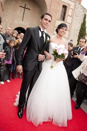 Alberto Contador (28) heiratet seine langjährige Partnerin Macarena Pescador (26) am 05.11.2011 in Madrid Alberto Contador Marries Macarena Pescador in Madrid, 2011 