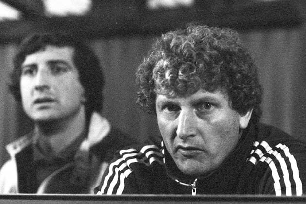 Fußball, Trainerhistorie, Blau-Weiß 90 Berlin Aus 2. BL Saison 1981 1982 VfL Osnabrück gegen Hertha BSC Berlin 0:3 am 17.10.1981 an der Bremer Brücke. Hertha Trainer Uwe Klimaschefski re..