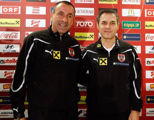 Testspiel, Vorberichte, PK WIEN, 08.NOV.11 - FUSSBALL - ÖFB, Länderspiel, Freundschaftsspiel - Vorberichte, Pressekonferenz Nationalteam Österreich. Bild zeigt Co-Trainer Fritz Schmid und Nationaltrainer Marcel Koller (AUT). 