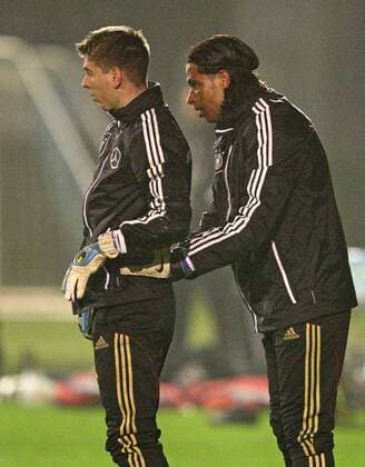 09.11.2011, Fussball, Training der deutschen Nationalmannschaft an der Imtech-Arena Hamburg. v.l. Torwart Ron-Robert Zieler (Deutschland) , Torwart Tim Wiese (Deutschland)