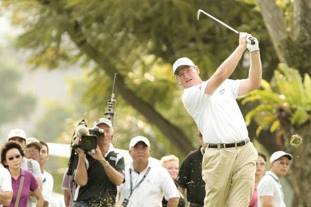 10.11.2011. Singapore. Ernie Els(RSA) makes his approach shot from the edge of the rough of hole 15 Serapong Course during Round 1 of the Barclays Singapore Open 2011, Sentosa Golf Club. xDanielxSweex  ActionPlus11219699 Content restricted for UK based newspaper