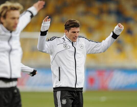FUSSBALL International DEUTSCHE NATIONALMANNSCHAFT 10.11.2011 Abschlusstraining vor dem Testspiel im Olympiastadion in Kiew Mario GOMEZ (Deutschland) 