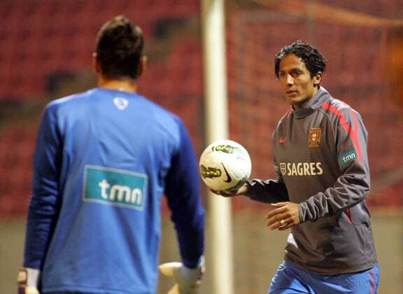 10.11.2011 Zenica(Bosnia and Herzegovina) Bruno Alves at Portugal national football team head coach during training day before first play off Euro 2012 match against Bosnia and Herzegovina : 
