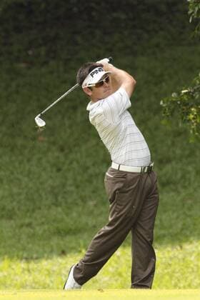 11.11.2011. Singapore. Louis Oosthuizen (RSA) drives his approach shot from the fairway of hole 9 of the Tanjong Course during Round 2 of the Barclays Singapore Open 2011, Sentosa Golf Club. xDanielxSweex  ActionPlus11219818 Content restricted for UK based newspaper