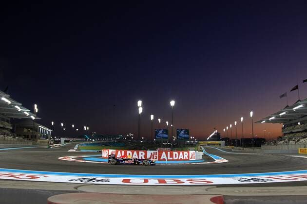 11.11.2011- Friday Practice 2, Mark Webber (AUS), Red Bull Racing, RB7 Abu Dhabi Grand Prix, United Arab Emirates  o0 Circuit Rennstrecke Yas Marina totale abends Abend