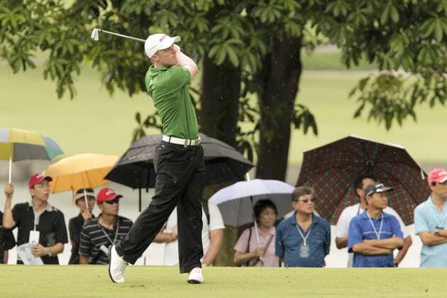 12.11.2011. Singapore. David Horsey(ENG) observes his approach shot from the fairway of hole 1 during Round 3 of the Barclays Singapore Open 2011, Sentosa Golf Club. xDanielxSweex  ActionPlus20111137 Content restricted for UK based newspaper