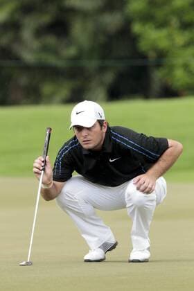 12.11.2011. Singapore. Francesco Molinari(ITA) lines up for his putt on hole 2 during Round 3 of the Barclays Singapore Open 2011, Sentosa Golf Club. xDanielxSweex  ActionPlus20111139 Content restricted for UK based newspaper