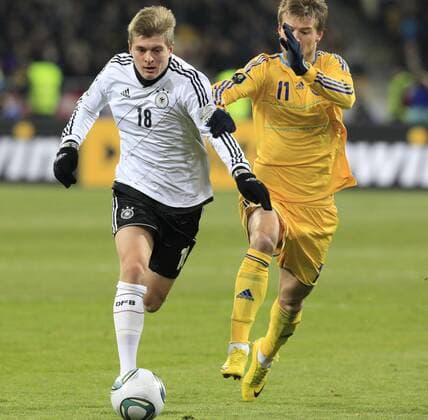Ukraine, Herren Fussball, Freundschaftsspiel. Länderspiel, Testspiel, Ukraine vs Deutschland, 11.11.2011, Kiew, Toni Kroos, Andriy Yarmolenko, Ukraine,