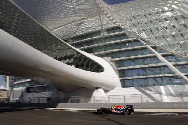 Motorsports: FIA Formula One World Championship 2011, Grand Prix of Abu Dhabi, 02 Mark Webber (AUS, Red Bull Racing), xHOCHxZWEIx xPhilippxSzyzax o0 Sportstätte Rennstrecke Totale