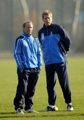 Fussball, Herren, Saison 2011 2012, Nationalelf Aserbaidschan, in Vorbereitung des Testspiels beim 1. FC Union Berlin trainierte Aserbaidschan in Berlin-Köpenick auf dem Sportplatz an der Dörpfeldstraße, Trainer Berti Vogts, Hans-Hubert Vogts (l.) und Torwarttrainer Ulrich Uli Stein, 13.11. 2011,