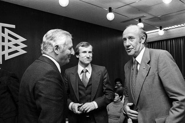 Saarbrücken, 29.10.1977 - DFB Bundestag 1977 - Jupp Derwall (L), Bundestrainer Helmut Schön (BRD, R) krux