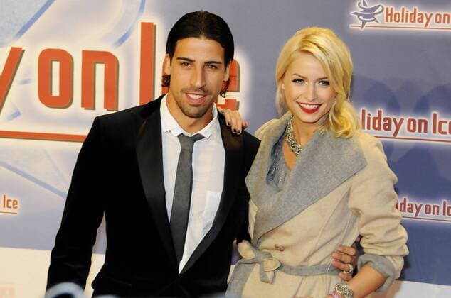 Sami Khedira (Real Madrid GER) und Freundin Lena Gercke - Das Topmodel und der Fussballer Holiday on Ice Gala Premiere SPEED in der o2 World in Hamburg privat Familie