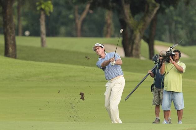 14.11.2011. Singapore. Gonzalo Fernandez Castano(ESP) in action during the championship playoffs of the Barclays Singapore Open 2011, Sentosa Golf Club. xDanielxSweex  ActionPlus20203595 Content restricted for UK based newspaper