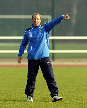 Fussball, Herren, Nationalelf Aserbaidschan, in Vorbereitung des Testspiels beim 1. FC Union Berlin trainierte Aserbaidschan in Berlin-Köpenick auf dem Sportplatz an der Dörpfeldstraße, Trainer Berti Vogts, Hans-Hubert Vogts, 14.11. 2011,