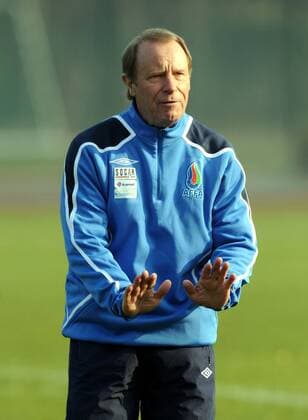 Fussball, Herren, Nationalelf Aserbaidschan, in Vorbereitung des Testspiels beim 1. FC Union Berlin trainierte Aserbaidschan in Berlin-Köpenick auf dem Sportplatz an der Dörpfeldstraße, Trainer Berti Vogts, Hans-Hubert Vogts, 14.11. 2011,