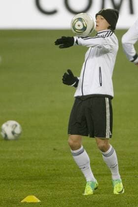 Deutschland,Hamburg, Imtech Arena, Fussball,Deutsche Nationalmannschaft, Training vor dem Spiel gegen die Niederlande, Mesut Özil(GER)