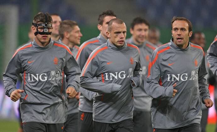 14.11.2011, Fussball, Training der niederländischen Nationalmannschaft in der Imtech-Arena Hamburg. v.l. Klaas-Jan Huntelaar (Niederlande) , John Heitinga (Niederlande) , Joris Mathijsen (Niederlande)