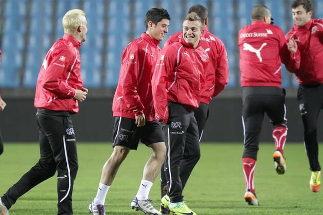 Gute Laune bei Vincent RUEFLI, Blerim DZEMAILI und Xherdan SHAQIRI Training Nationalmannschaft Schweiz Freundschaftslaenderspiel, Herren, Maenner, Saison 2011-2012, 14.11.2011, Luxemburg - Schweiz