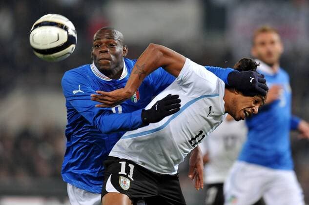 Mario BALOTELLI (ITA), Alvaro PEREIRA (Uruguay), Italien vs Uruguay allexsabba