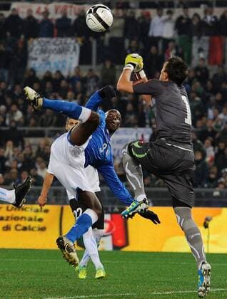 Italien vs Uruguay, Mario Balotelli, Fernando Muslera 