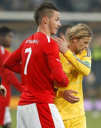 FUSSBALL UKR vs AUT, Testspiel LWIW ,15.NOV.11 FUSSBALL ÖFB, Länderspiel, Freundschaftsspiel, Ukraine vs Österreich. Bild zeigt Marko Arnautovic (AUT) und Anatoliy Tymoschuk (UKR). 