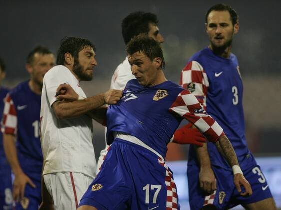 Zagreb, Croatia (blue) - Turkey (white), Mario Mandzukic (Croatia-17), Egemen Korkmaz (Turkey-4)