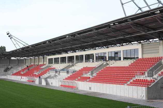 120911 Lokales Halle Saale Fußball Regionalliga Hallescher FC HFC Erdgas Sportpark Stadion (ehemals Kurt Wabbel Stadion) - Tribüne o0 Stadionstory Sportstätte GER Stadion Totale Leere Sitz Sitze Sitzplatz Sitzreihe Sitzreihen