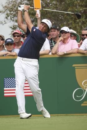 17 November 2011 : American Phil Mickelson tees off during the 1st day Foursomes Matches at the Presidents Cup at the Royal Melbourne Golf Club in Melbourne, Australia. PGA Golf Herren NOV 17 Presidents Cup - Day 1 Foursomes matches Icon111117036 EDITORIAL USE ONLY