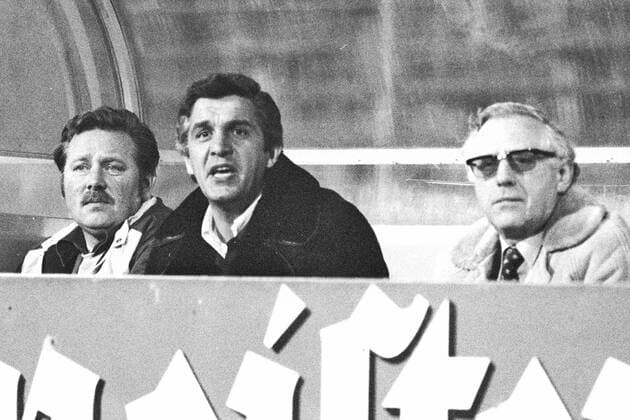 Fußball, Trainerhistorie SG Union Solingen von 1967 bis heute Fußball, Trainerhistorie Westfalia Herne von 1938 bis heute Aus 2. BL Saison 1978 1979 Hannover 96 gegen Westfalia Herne (weisses Trikot) 1:0 am 06.04.1979. Im Foto: Westfalia Trainer Gerhard Prokop (Mitte).