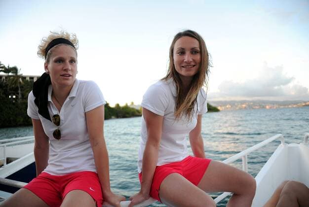 Laure LEPAILLEUR - Gaundane THINEY - Mannschaftsausflug Frankreich - Martinique Football : EDF - Bateaux - Feminines A - 18 11 2011 xAnthonyxBIBARDxFEPx 