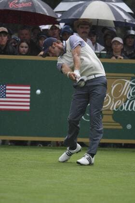 19 November 2011 : Dustin Johnson tees off at the 11th hole during the third-round Foursome matches at the Presidents Cup at the Royal Melbourne Golf Club in Melbourne, Australia. PGA Golf Herren NOV 19 Presidents Cup - Day three-Foursome matches Icon11111700015 EDITORIAL USE ONLY