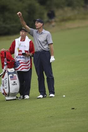 19 November 2011 : Jim Furyk and his caddy Mike Fluff Cowan, throw some grass in the air to see the wind direction during the third-round Foursome matches at the Presidents Cup at the Royal Melbourne Golf Club in Melbourne, Australia. PGA Golf Herren NOV 19 Presidents Cup - Day three-Foursome matches Icon11111700022 EDITORIAL USE ONLY