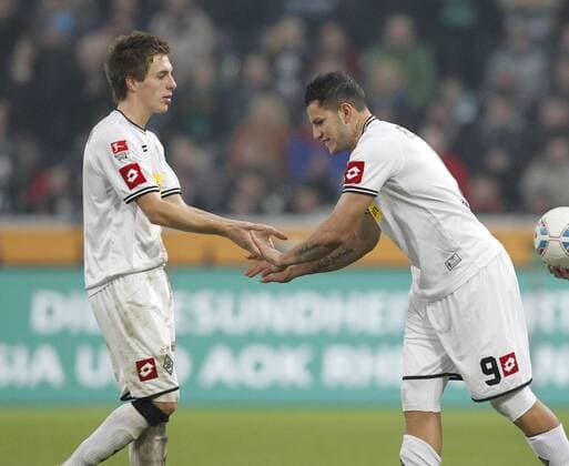 Deutschland, Herren Fussball, 1.Bundesliga,13. Spieltag, Saison 2011 2012, Borussia Mönchengladbach vs SV Werder Bremen, 19.11.2011,Stadion im Borussia Park, Mönchengladbach, Patrick Herrmann, Raul Bobadilla, Gladbach,