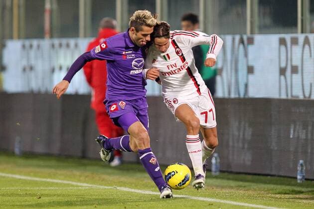 Luca Antonini (Milan) Valon Behrami (Fiorentina) - 19 11 2011 AC Florenz vs AC Milan lucaxpagliaricci