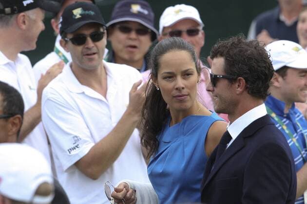 20 November 2011 : Adam Scott & his girlfriend Ana Ivanovic during the fifth-round Sunday Final round single ball matches at the Presidents Cup at the Royal Melbourne Golf Club in Melbourne, Australia. PGA Golf Herren NOV 20 Presidents Cup - Day Four Icon20129011 Royal Melbourne Golf Club Australia President s EDITORIAL USE ONLY