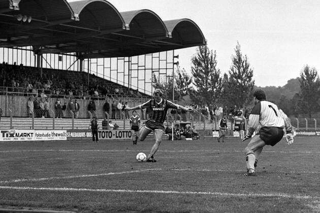 Fußball, Stadiongeschichte FSV Salmrohr FSV Salmrohr - 1. FC Saarbrücken 0:1 n.V. - Manfred Dum (Saarbrücken, li.)