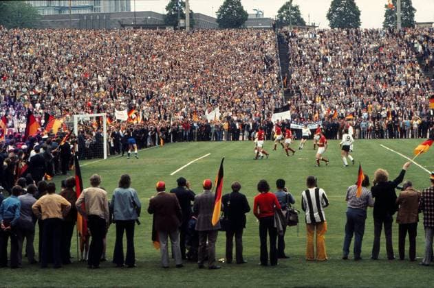 West German fans prepare to invade the pitch at the final whistle. West Germany v USSR (Russia). The European Nations Cup Final 1972 18 06 1972.  o0 Totale Brüssel