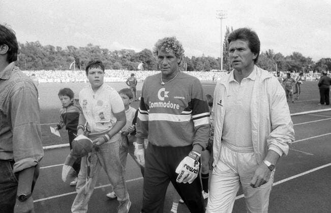 Torwart Jean Marie Pfaff (Mitte) und Trainer Jupp Heynckes (re., beide FC Bayern München) Aufnahmedatum geschätzt