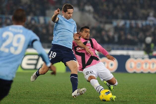 Senad Lulic (Lazio) Arturo Vidal (Juve) - Lazio Rom vs Juventus Turin (Juve), Serie A 2011 2012 AntoniettaxBaldassarre