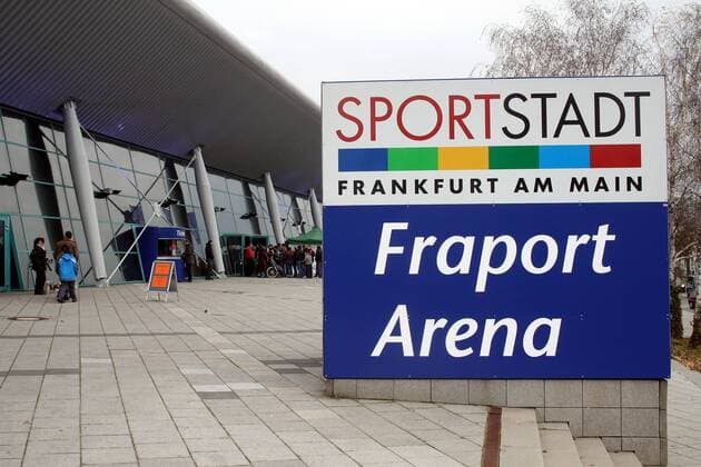 Beko BBL Basketball Bundesliga Fraport Skyliners - Fraport Arena Frankfurt: Spielstätte der Fraport Skyliners - die Fraport Arena in Frankfurt Höchst o0 Frankfurt am Main Halle Totale Schild Schriftzug