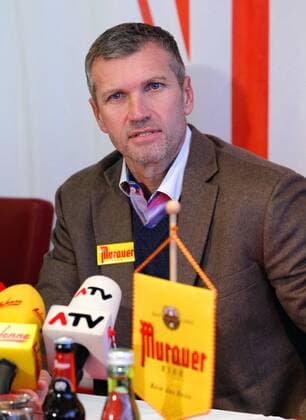 FUSSBALL - BL, Kapfenberg, PK KAPFENBERG,AUSTRIA,29.NOV.11 - FUSSBALL - tipp3 Bundesliga powered by T-Mobile, KSV 1919, Präsentation des neuen Trainers, Pressekonferenz. Bild zeigt Trainer Thomas von Heesen (Kapfenberg). 