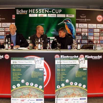 01.12.2011 Pressekonferenz zum Licher Hessencup 2012 Veranstalter Gert Trinklein, OFC-Trainer Arie van Lent mit sportlichem Leiter Ramon Berndroht (Offenbacher Kickers)